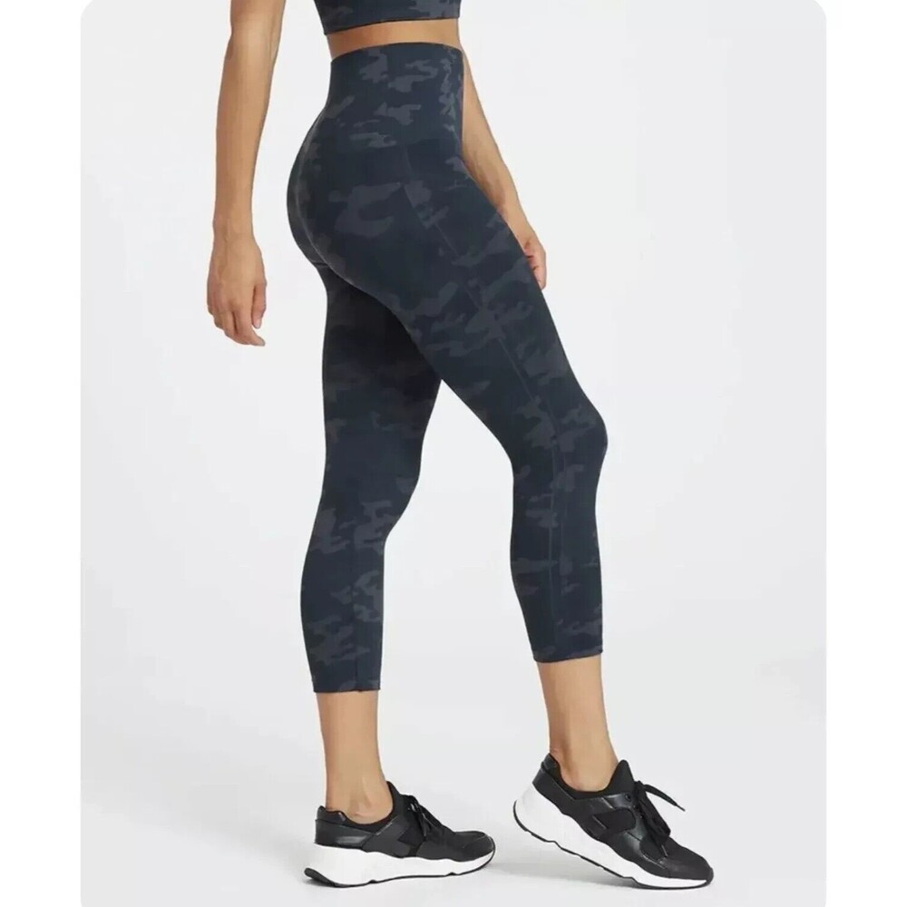 NEW SPANX Look At Me Now Leggings Black Camo Women's Size Small S/P FL3515 NWT